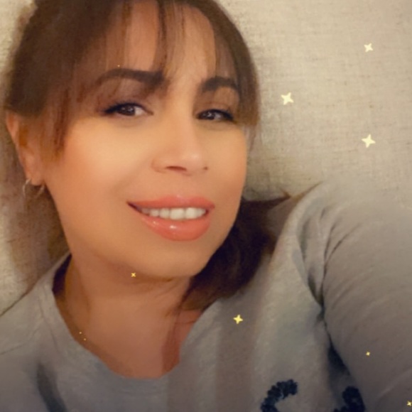 Meet your Posher, Beth - Picture 1 of 1